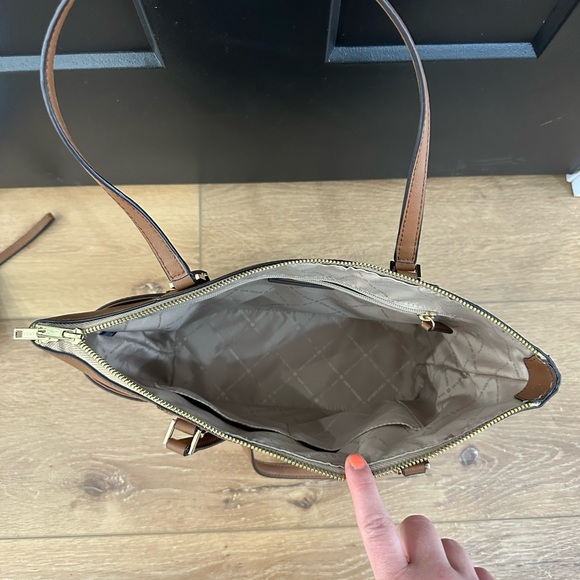 MICHAEL KORS BAG AND LARGE WALLET- BROWN - Picture 9 of 9